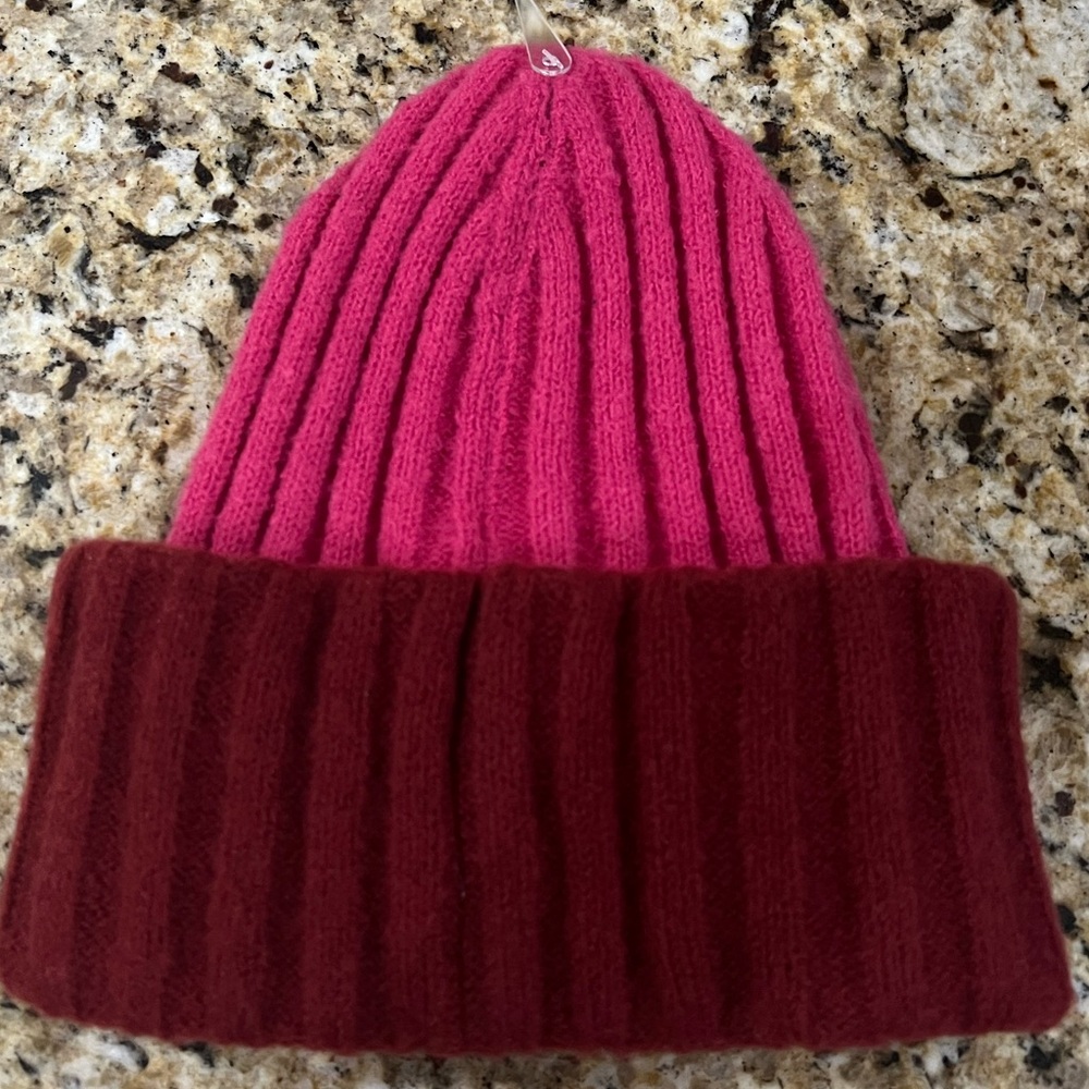 New - On 34th Women’s Wide-Ribbed Colorblocked Beanie in Pink/Red - Picture 2 of 6